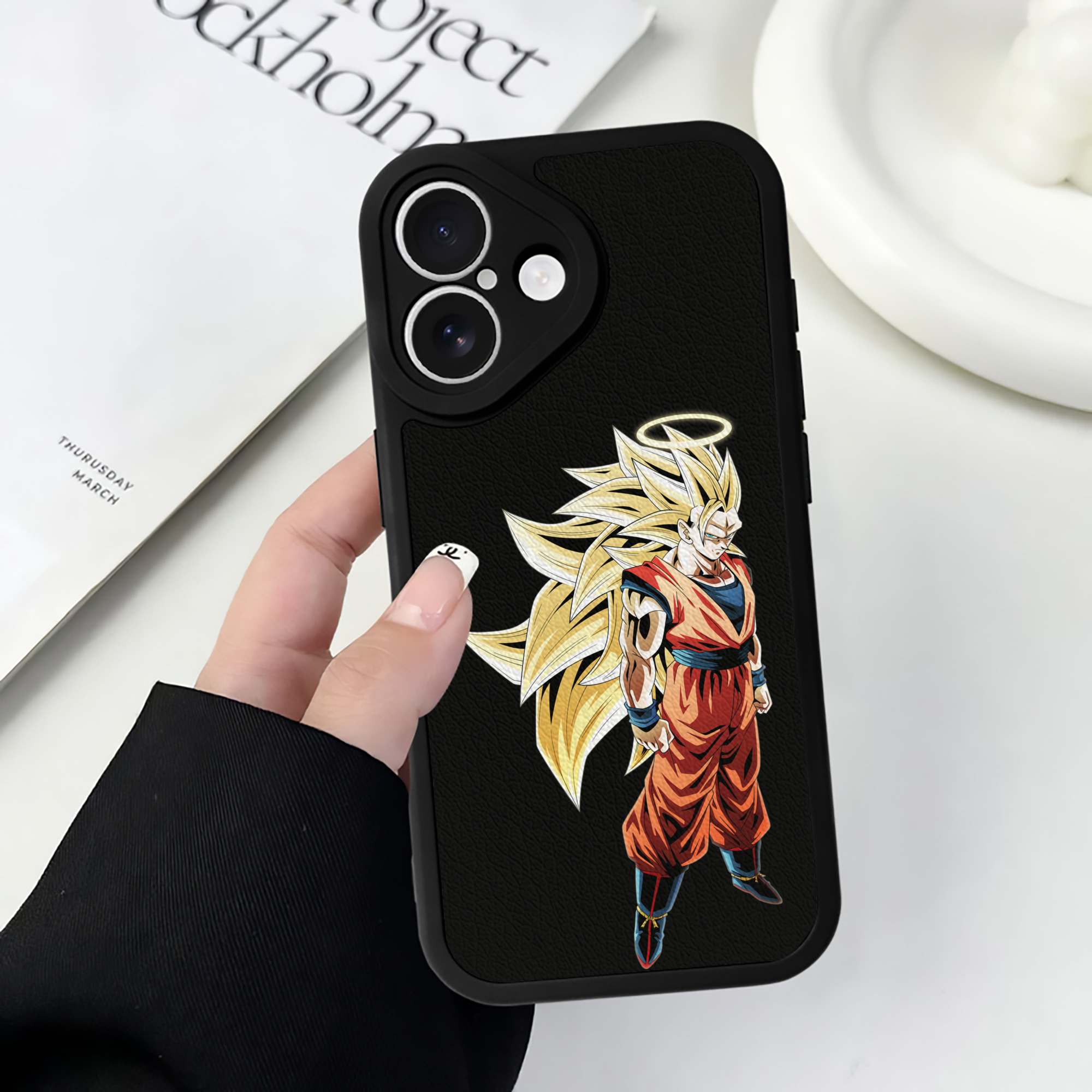 （画像用） ドラゴンボール 孫悟空（そん ごくう）Son Goku カカロット DRAGON BALL Kakarotto 【iPhone 16シリーズ対応】シリコンスマホケース（レザー調） 材質：シリコン